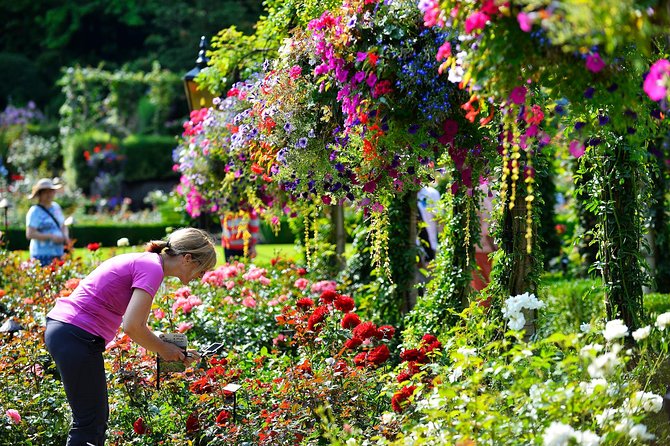 Victoria & Butchart Gardens Tour with Ferry from Vancouver - Guides Make the Long Transfers Easier