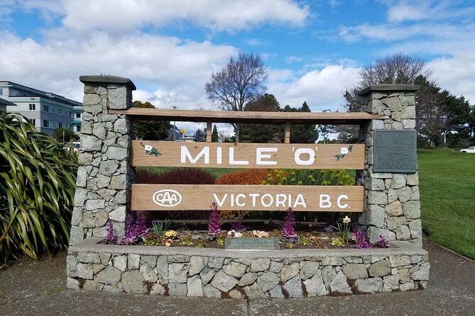 Victoria: Butchart, Mile 0, Harbor 1-Day Tour from Vancouver - One hour and 30 minutes around the Inner Harbour