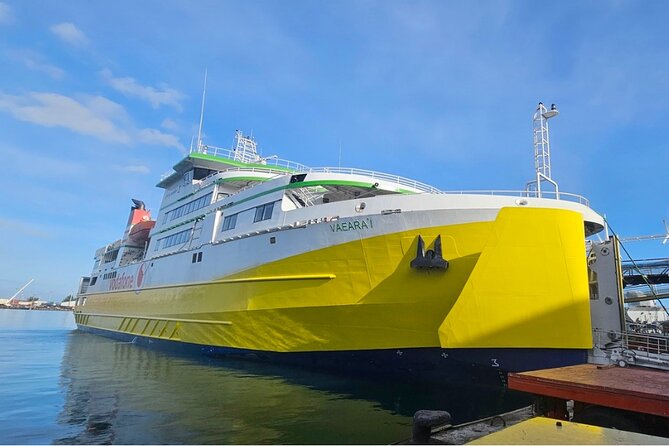 VIP Ferry crossing from Tahiti to Moorea - Snacks, Drinks, and the Shared Platter