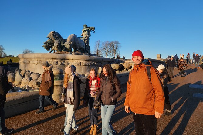 Walk & Canal Tour: Copenhagen Highlights + Changing of the Guards - Meeting beneath the clock at Central Station